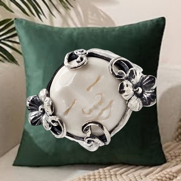 Bali Goddess Carved Bone Floral Sterling Silver Ring. Size 6 - Picture 4 of 4